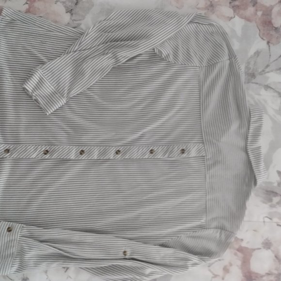 Women's blouse - Picture 2 of 2